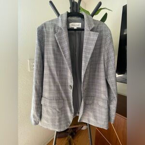 Oversized suit jacket! Super cute to dress up and down! Light weight!